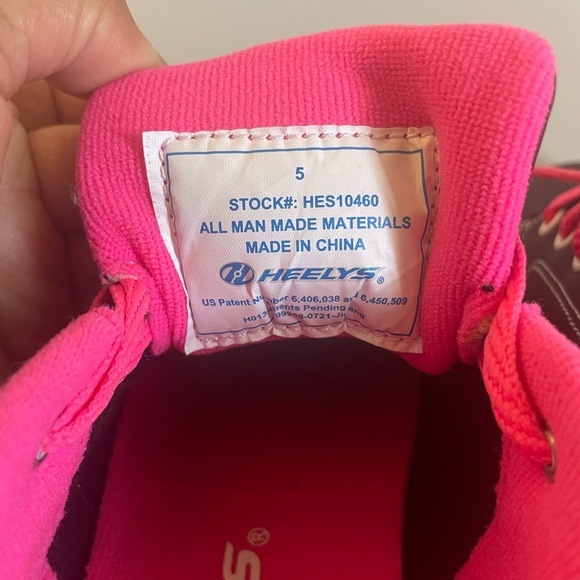 Heelys Girl Synthetic Upper Skate Shoes in a size 5 in black and pink - Picture 10 of 10